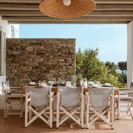 Villa The Palm Trees - Prive Beach Access, Private Tennis/basketball Court *
