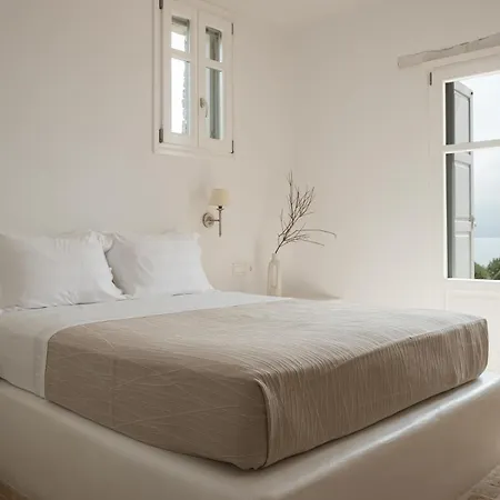 Villa The Palm Trees - Prive Beach Access, Private Tennis/basketball Court