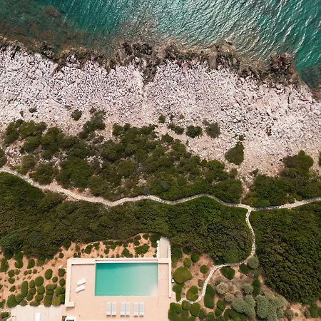 The Palm Trees - Prive Beach Access, Private Tennis/basketball Court Villa *